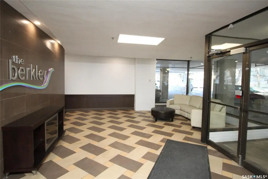 537 4th Avenue N Saskatoon SK S7K 2M6