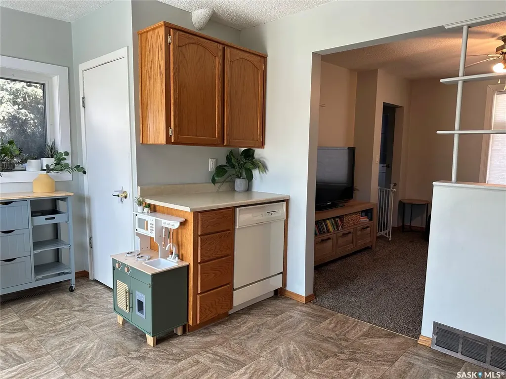 24 3rd Avenue SE Weyburn SK S4H 1X2