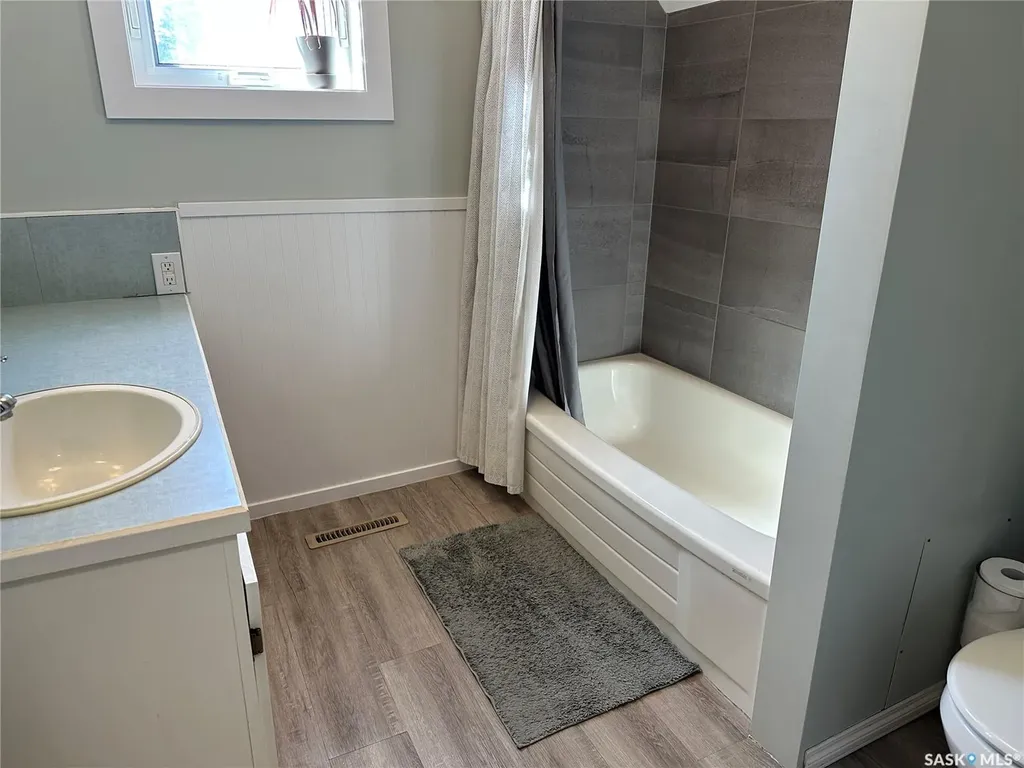 24 3rd Avenue SE Weyburn SK S4H 1X2