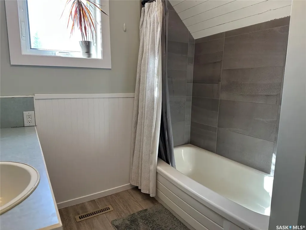 24 3rd Avenue SE Weyburn SK S4H 1X2