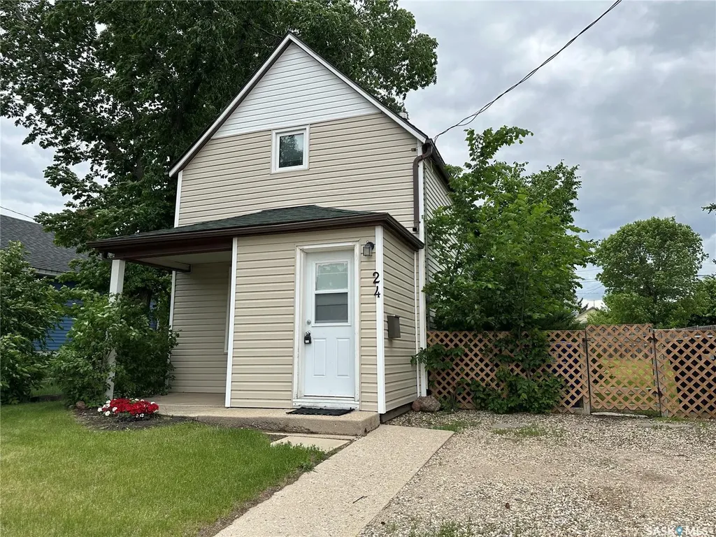 24 3rd Avenue SE Weyburn SK S4H 1X2