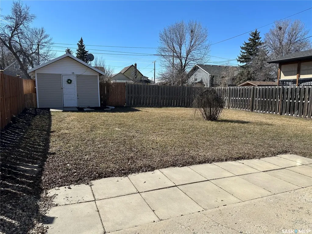 24 3rd Avenue SE Weyburn SK S4H 1X2