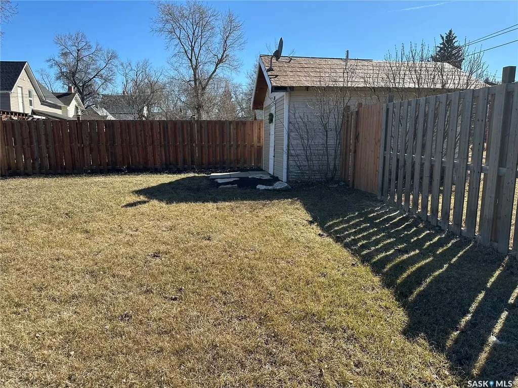24 3rd Avenue SE Weyburn SK S4H 1X2