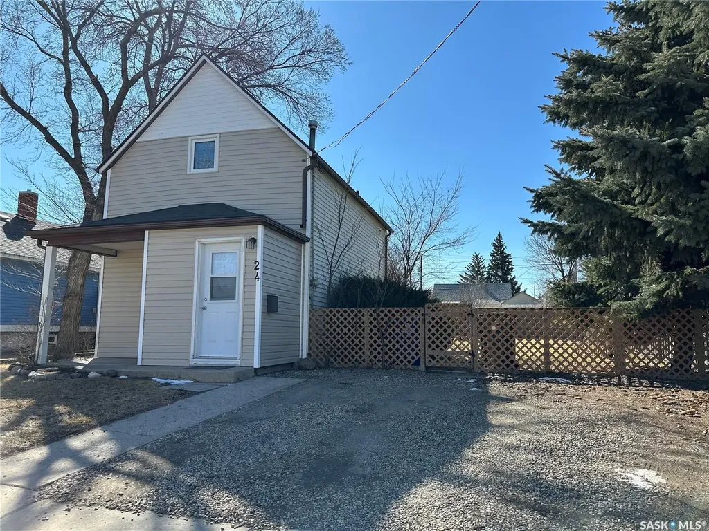 24 3rd Avenue SE Weyburn SK S4H 1X2
