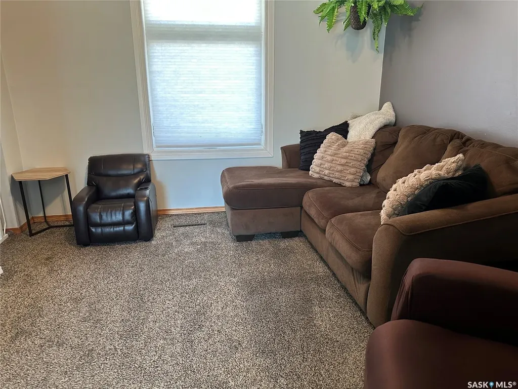 24 3rd Avenue SE Weyburn SK S4H 1X2
