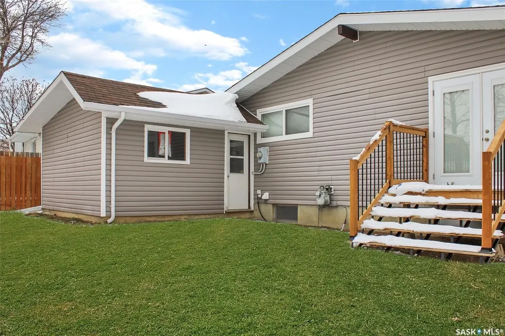 210 Clinton Place Swift Current SK S9H 4K2
