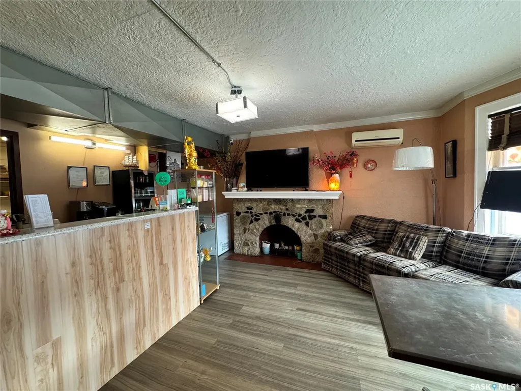 2416 14th Avenue Regina SK S4P 0Y3