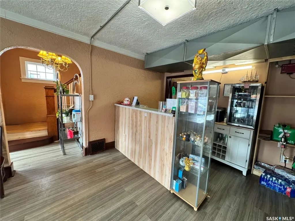 2416 14th Avenue Regina SK S4P 0Y3