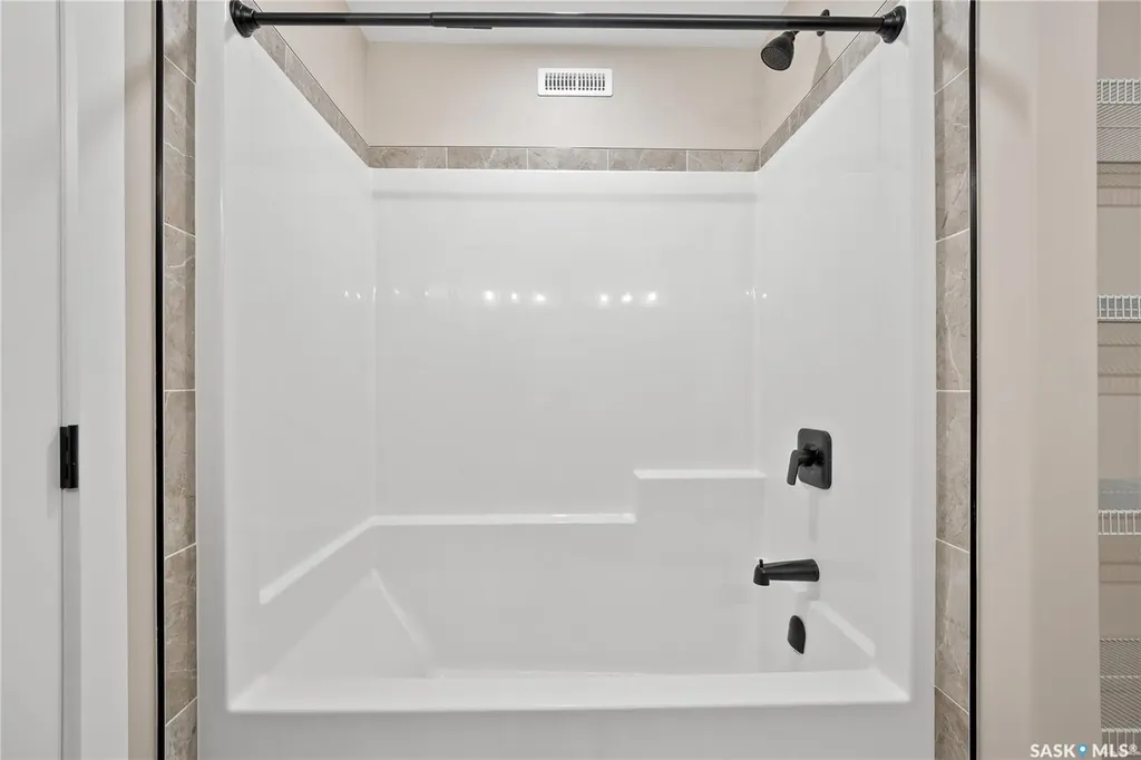 2942 Dumont Way Regina SK S4V 4E4