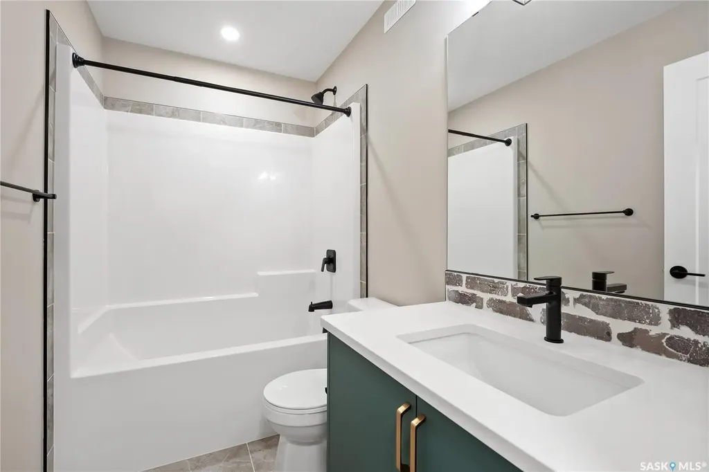 2942 Dumont Way Regina SK S4V 4E4