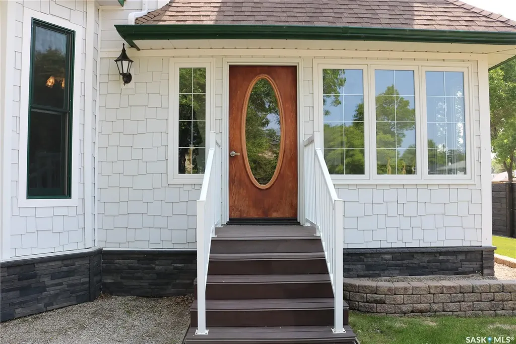 1001 Mark Avenue Moosomin SK S0G 3N0