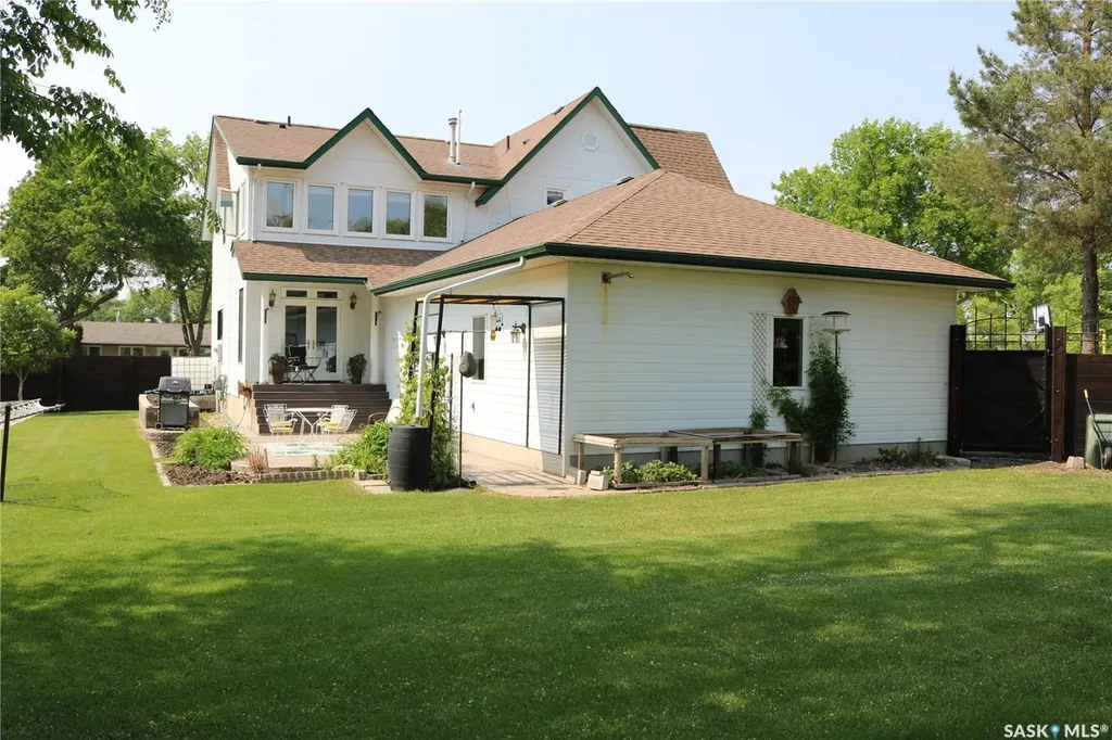 1001 Mark Avenue Moosomin SK S0G 3N0