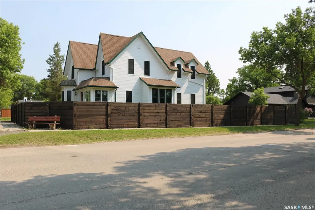 1001 Mark Avenue Moosomin SK S0G 3N0