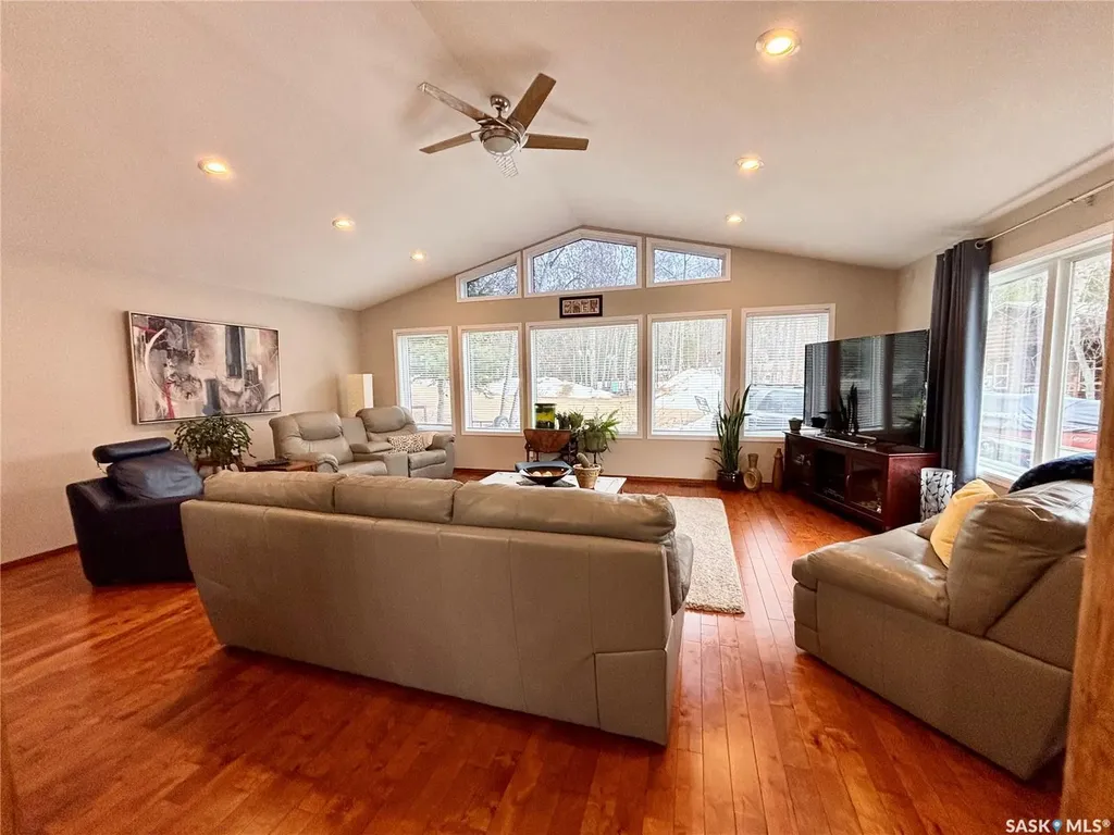 412 Mary Anne Place Paddockwood Rm No. 520 SK S0J 0N0