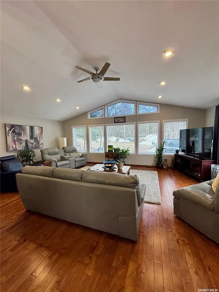 412 Mary Anne Place Paddockwood Rm No. 520 SK S0J 0N0