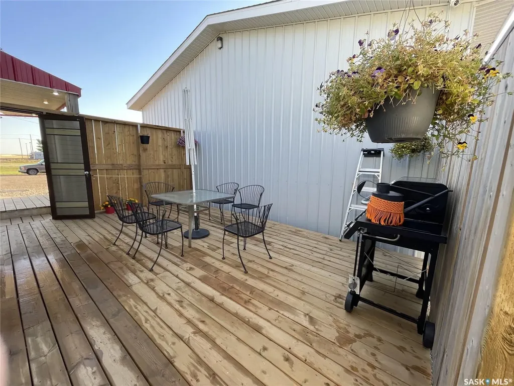 410 Railway Avenue Eston SK S0L 1A0