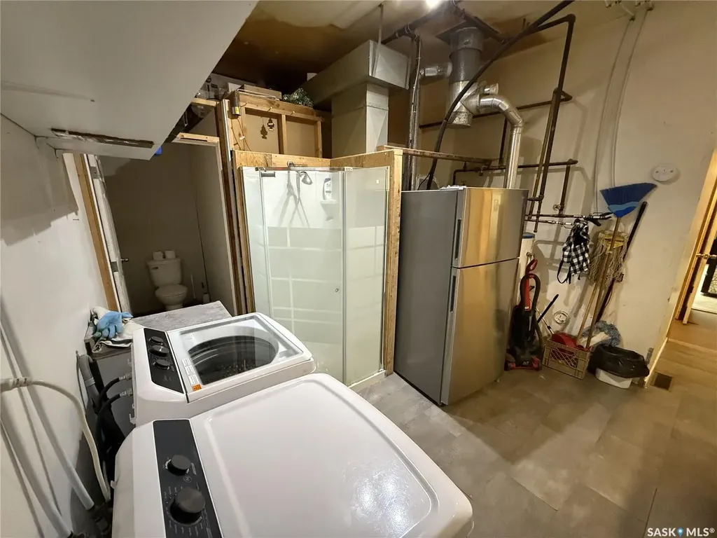 410 Railway Avenue Eston SK S0L 1A0