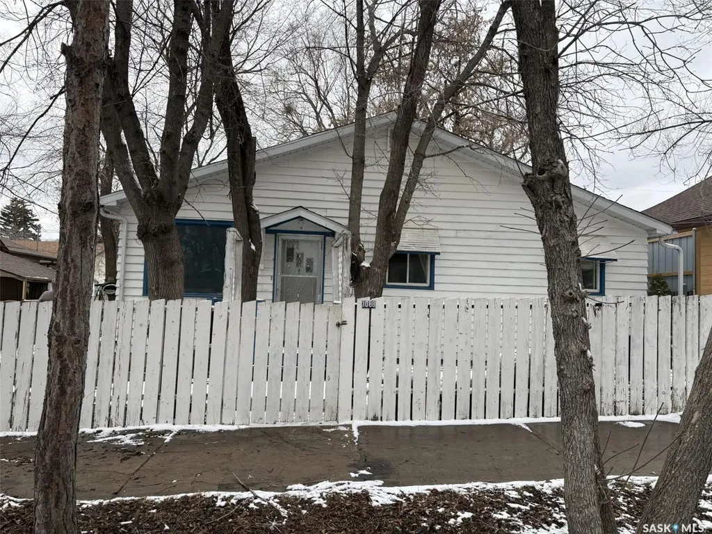 1088 Wolfe Avenue Moose Jaw SK S6H 1J7