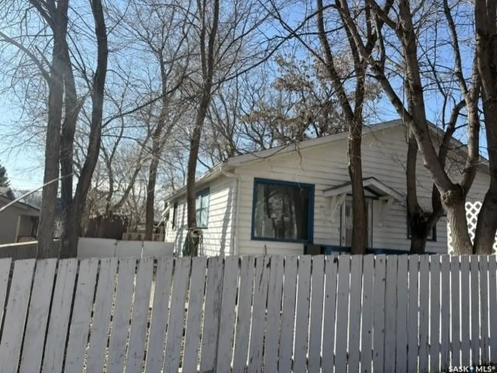 1088 Wolfe Avenue Moose Jaw SK S6H 1J7