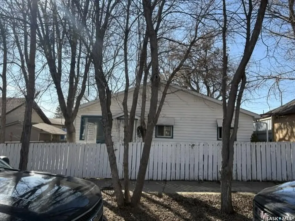 1088 Wolfe Avenue Moose Jaw SK S6H 1J7