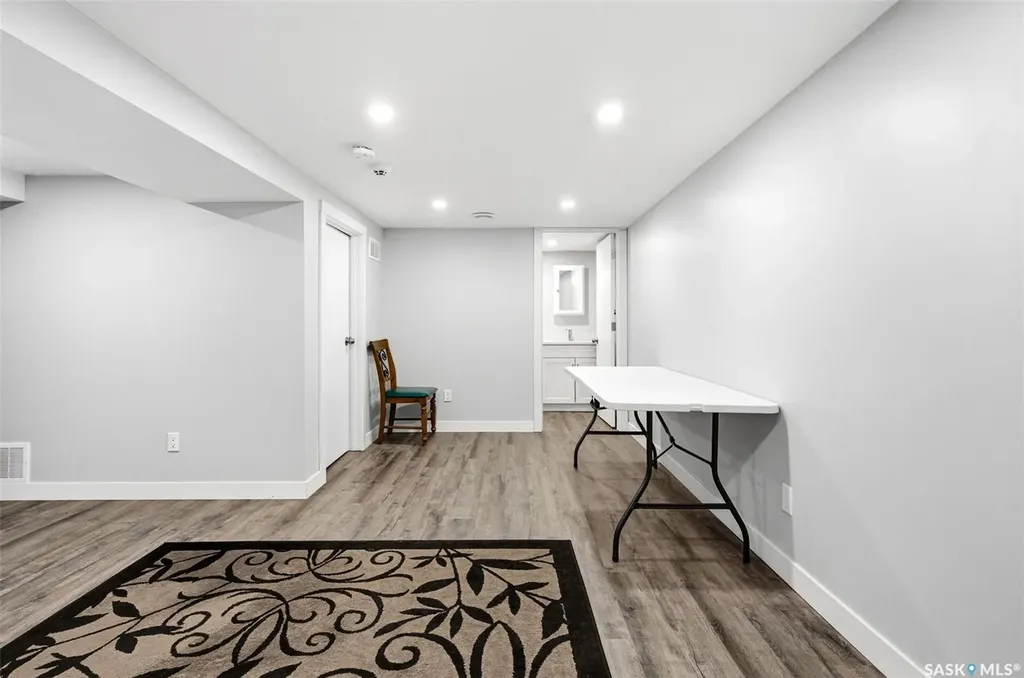 3809 Victoria Avenue Regina SK S4T 1M6