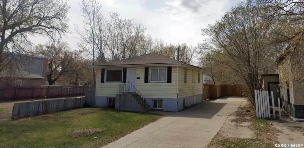 327 Q Avenue S Saskatoon SK S7M 2Y2