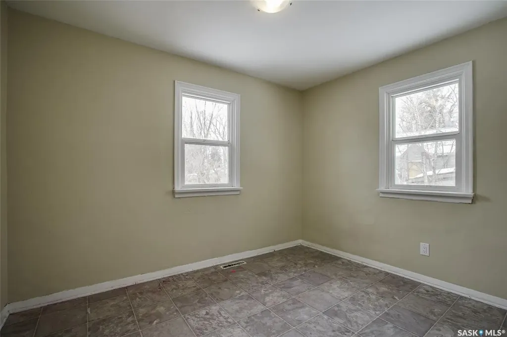 327 Q Avenue S Saskatoon SK S7M 2Y2