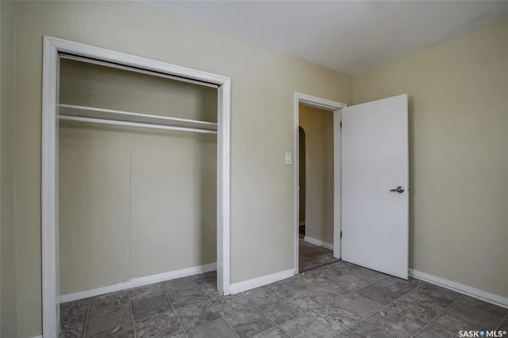 327 Q Avenue S Saskatoon SK S7M 2Y2