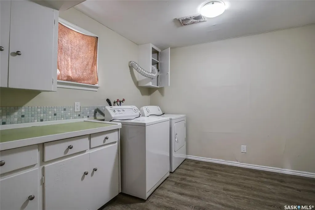 327 Q Avenue S Saskatoon SK S7M 2Y2