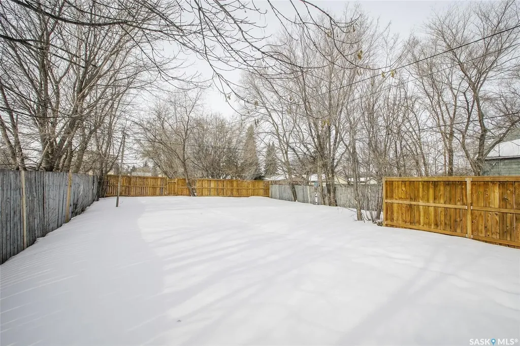 327 Q Avenue S Saskatoon SK S7M 2Y2