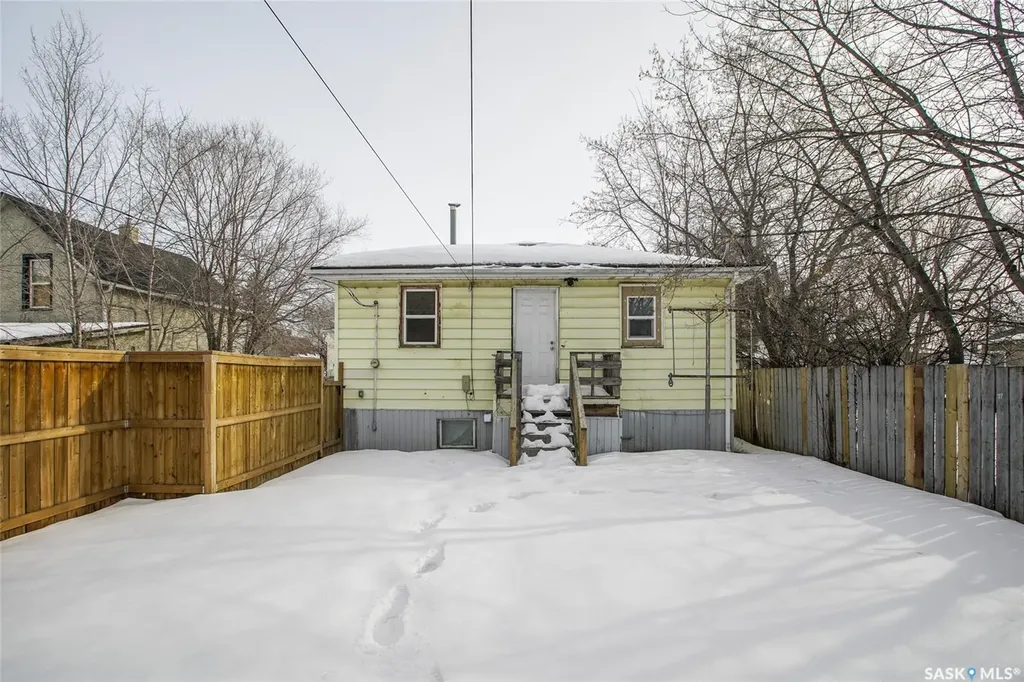 327 Q Avenue S Saskatoon SK S7M 2Y2