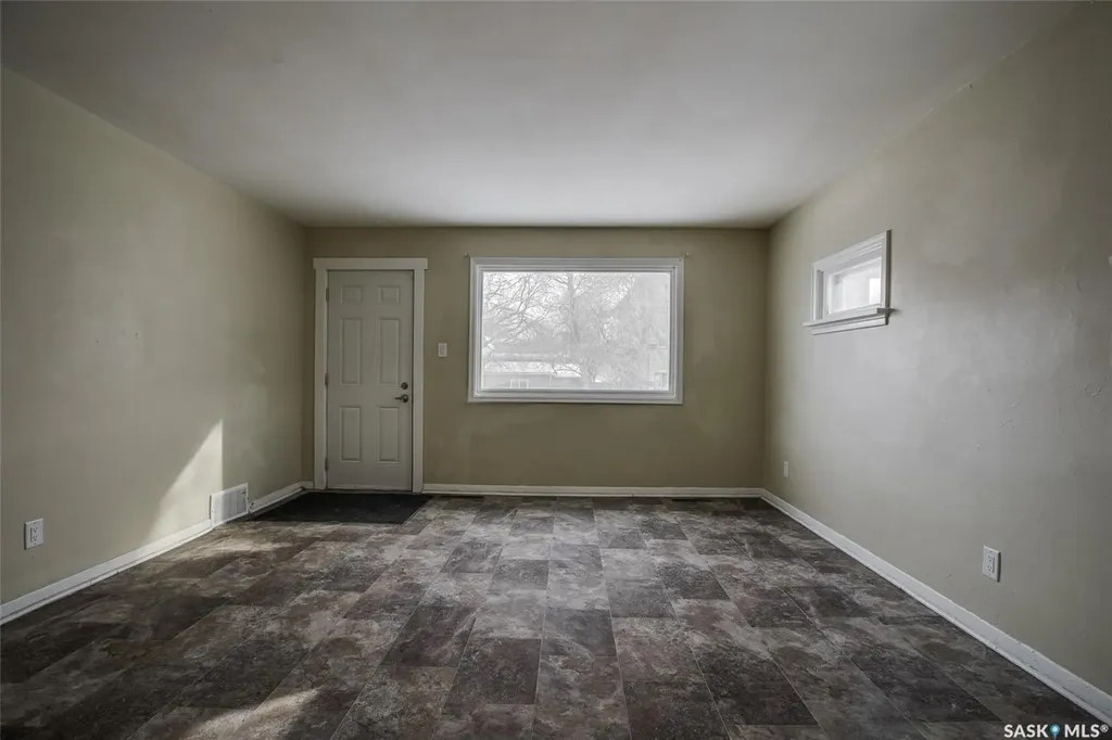327 Q Avenue S Saskatoon SK S7M 2Y2