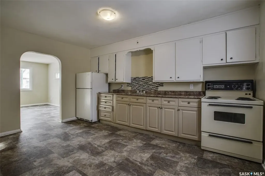 327 Q Avenue S Saskatoon SK S7M 2Y2