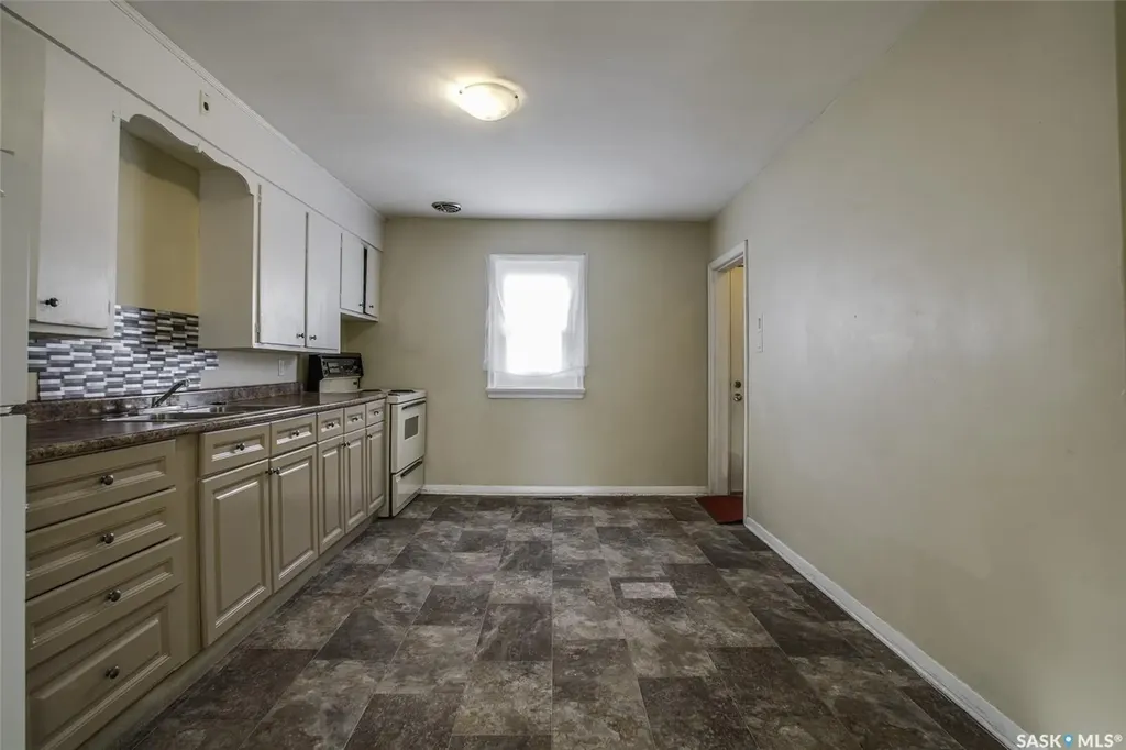 327 Q Avenue S Saskatoon SK S7M 2Y2