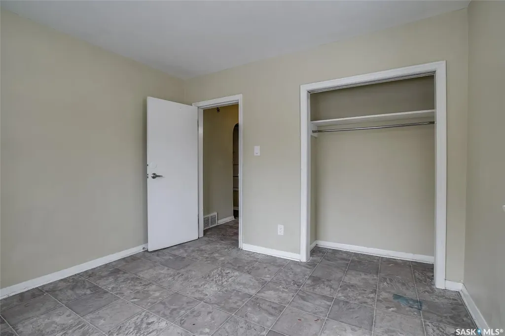 327 Q Avenue S Saskatoon SK S7M 2Y2