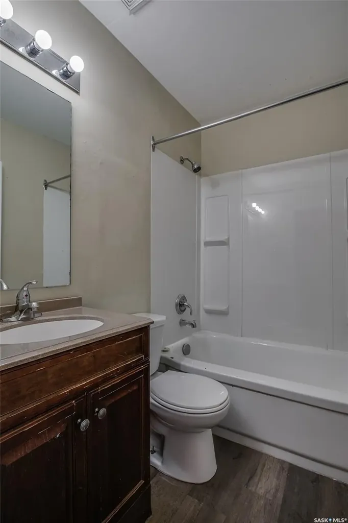327 Q Avenue S Saskatoon SK S7M 2Y2
