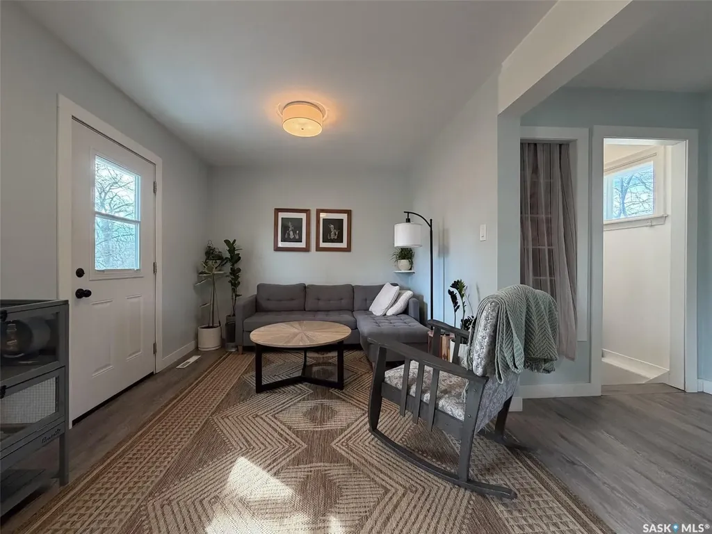 442 Front Street W Eastend SK S0N 0T0