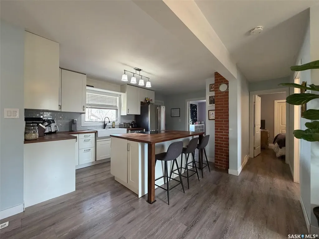 442 Front Street W Eastend SK S0N 0T0