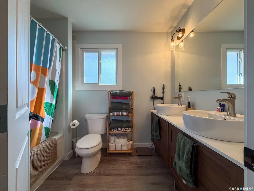 442 Front Street W Eastend SK S0N 0T0