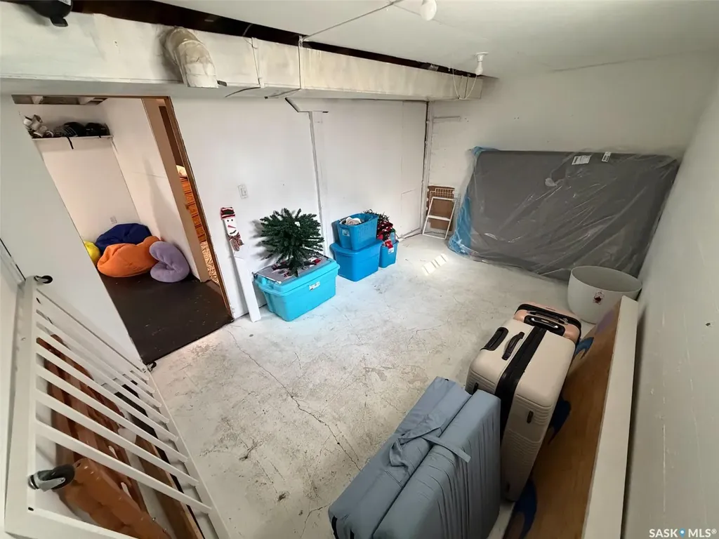 442 Front Street W Eastend SK S0N 0T0