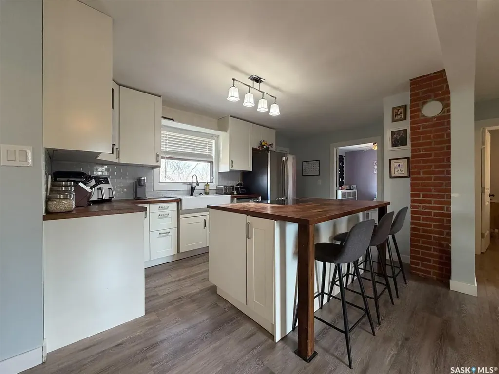 442 Front Street W Eastend SK S0N 0T0