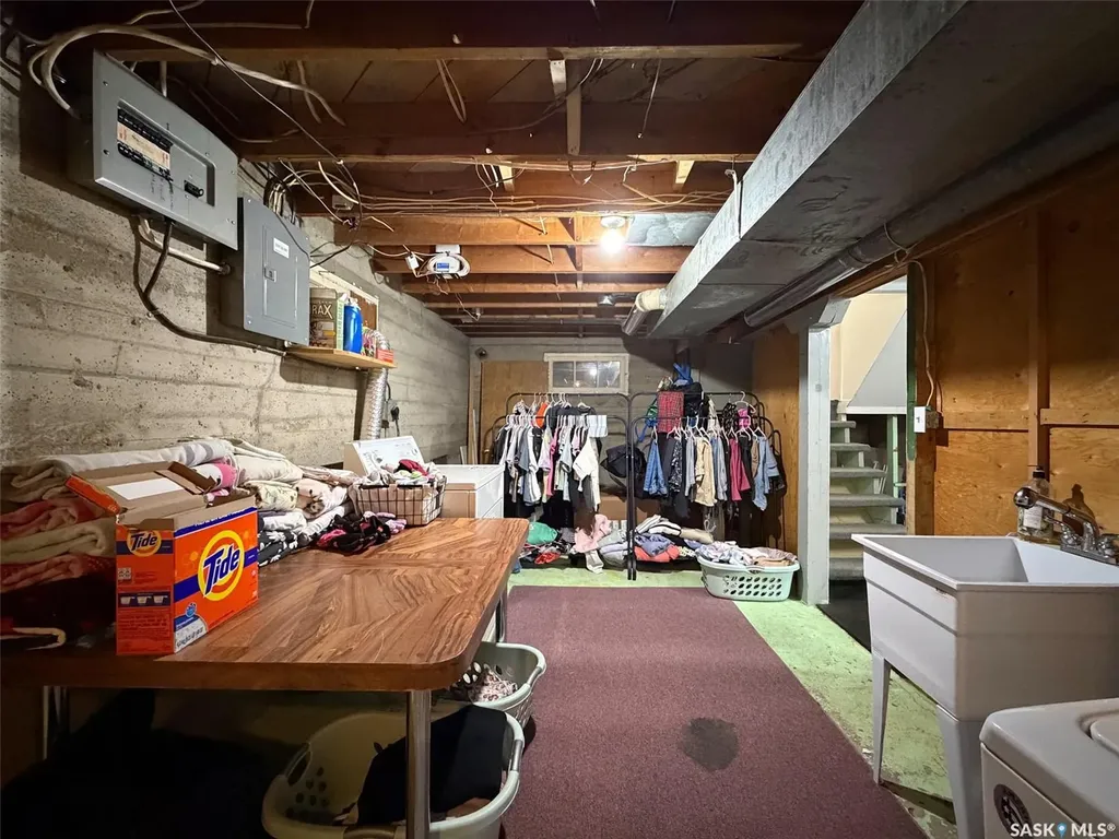 442 Front Street W Eastend SK S0N 0T0