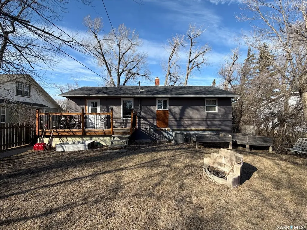 442 Front Street W Eastend SK S0N 0T0