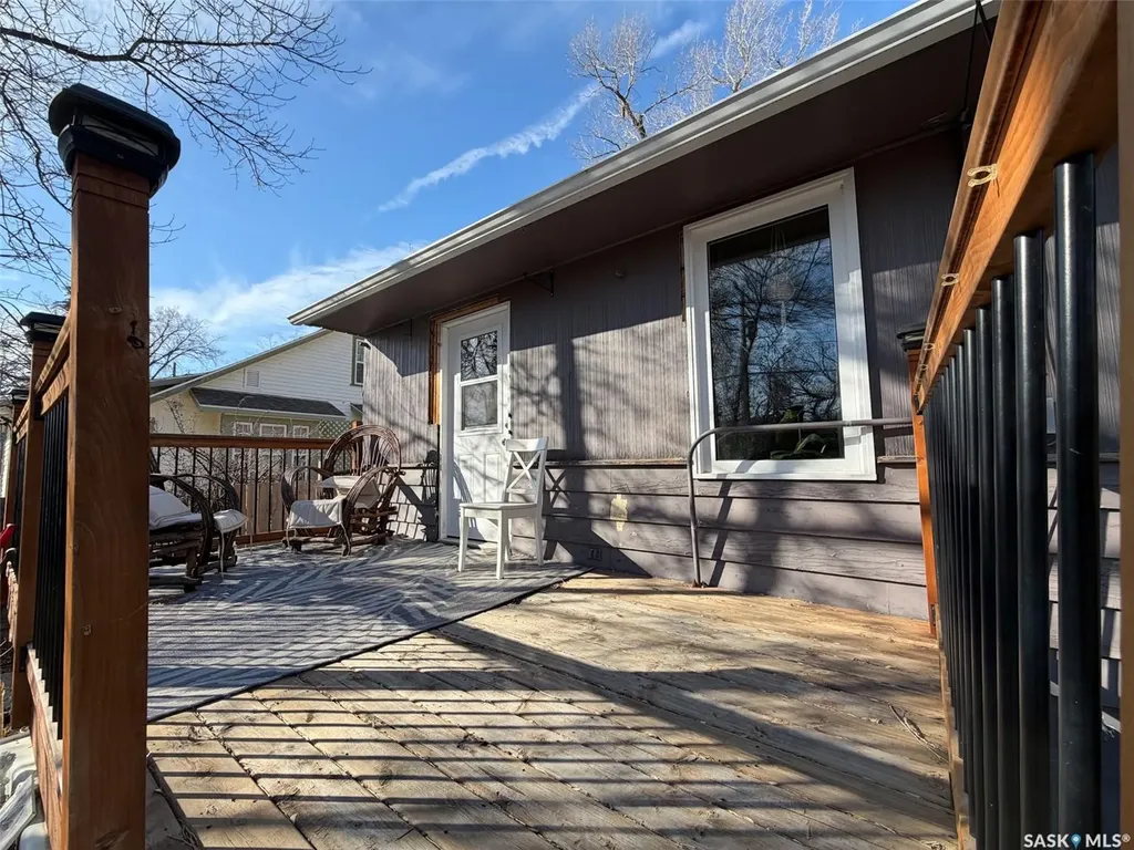 442 Front Street W Eastend SK S0N 0T0
