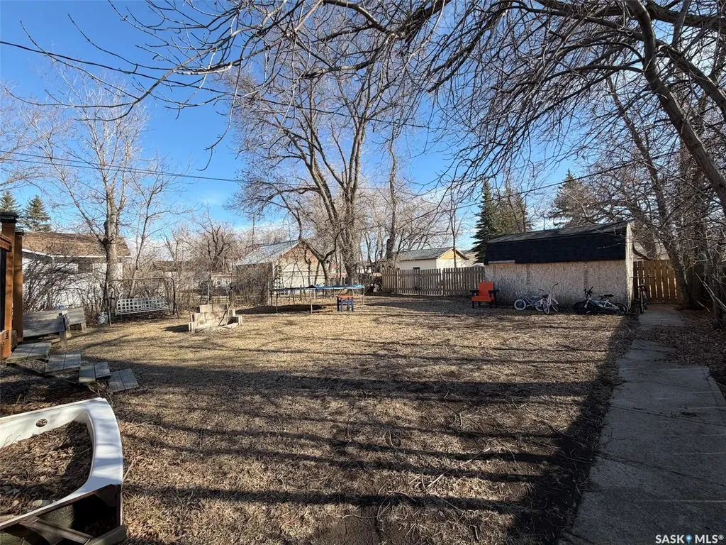 442 Front Street W Eastend SK S0N 0T0