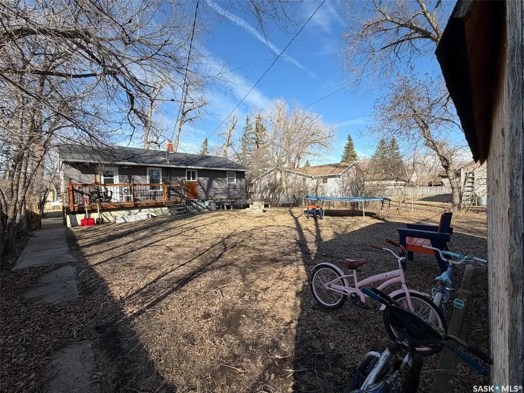 442 Front Street W Eastend SK S0N 0T0