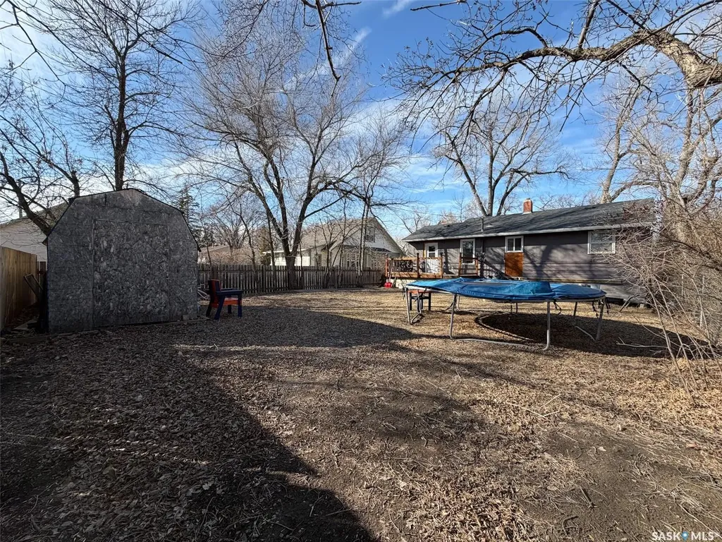 442 Front Street W Eastend SK S0N 0T0