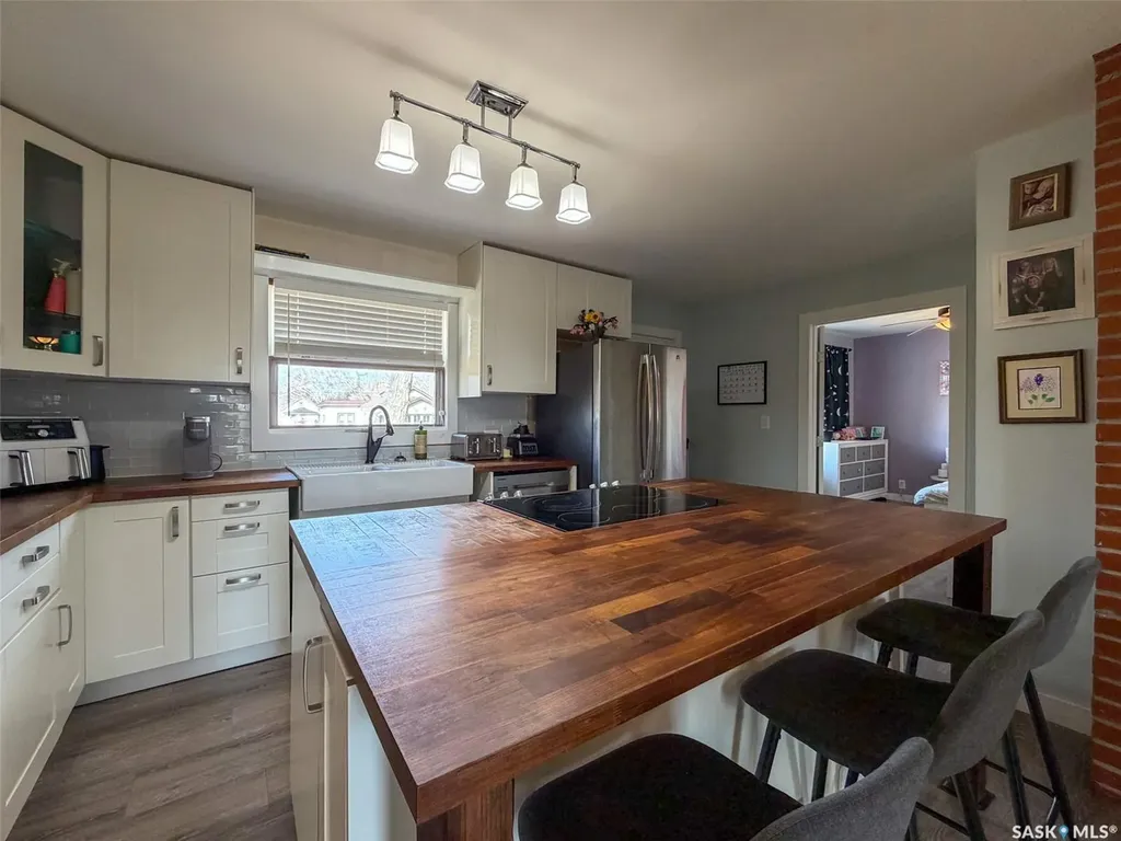 442 Front Street W Eastend SK S0N 0T0