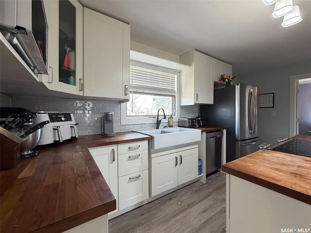 442 Front Street W Eastend SK S0N 0T0