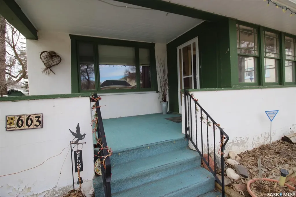 663 2nd Street E Shaunavon SK S0N 2M0